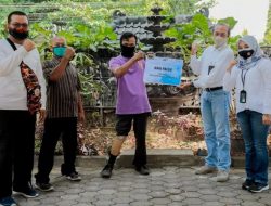 Serahkan Kaki Palsu kepada Penyandang Disabilitas