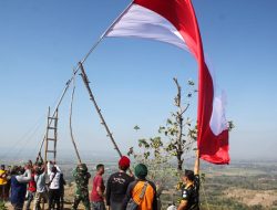 Kibarkan Merah Putih di Puncak Cangkraman