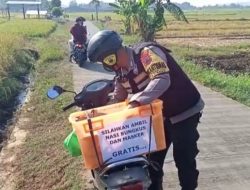 Bagikan Nasi Bungkus Dan Masker Setiap Jumat, Bahbinkamtibmas Bergaslor Sisihkan Uang Pribadinya