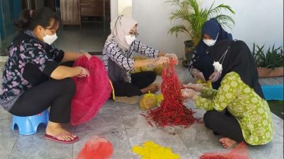ASN Dinkominfo Demak Borong Cabai Keriting Petani
