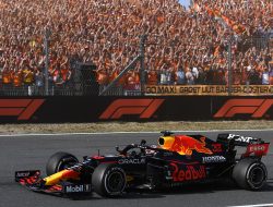 Verstappen Persembahkan Kemenangan Dihadapan Orange Army