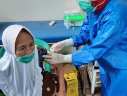 Dinkes Batang Imbau Aparat Desa Ajak Lansia Vaksinasi