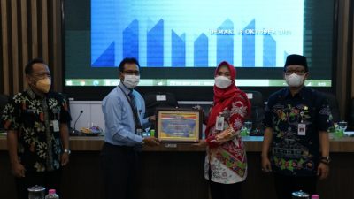 Pemkab Demak Terima Plakat dan Piagam WTP