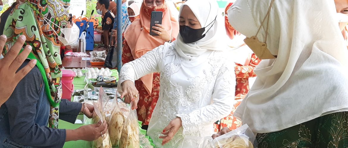 Ketua Penggerak Pemberdayaan Kesejahteraan Keluarga (PKK) Rembang, Hasiroh Hafidz