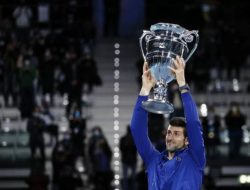 Djokovic Angkat Trofi Akhir Tahun