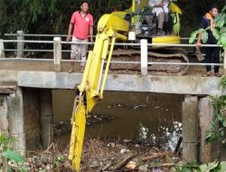 BPBD Rembang Terjunkan Alat Berat Bersihkan Gunungan Sampah