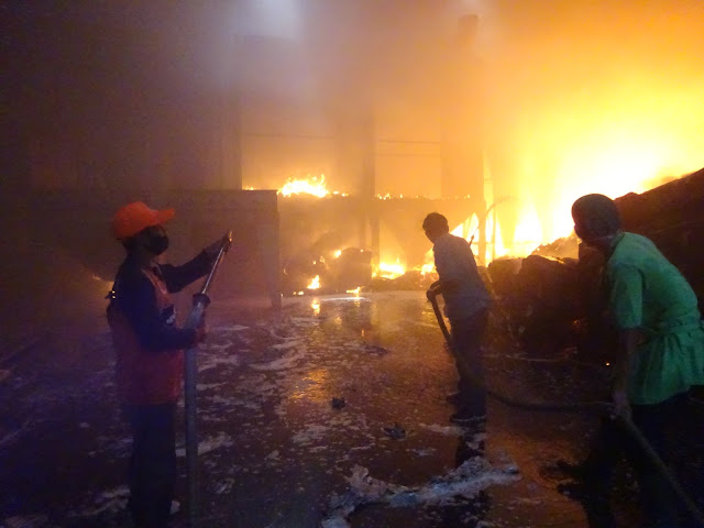 Pabrik Kacang Dua Kelinci Terbakar