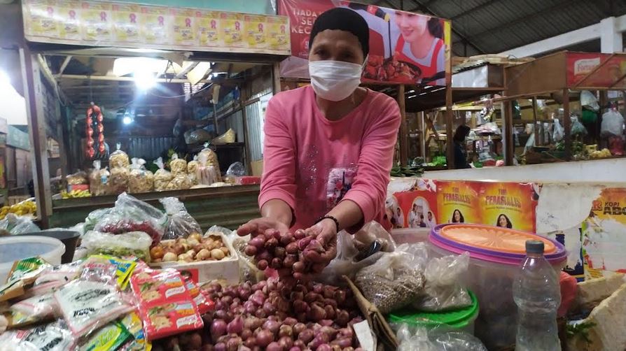 pedagang sayuran di Pasar Bitingan Aslimah