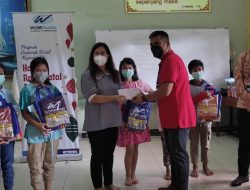 Rayakan Natal, WOM Finance Bagikan Kado Natal ke Anak Disabilitas
