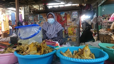 Penjual ingkung ayam di Pasar Brambang, Alfiah