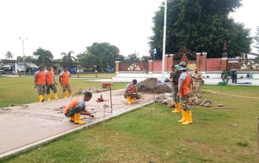 tempat peletakan Alutsista di Alun-alun Kabupaten Batang