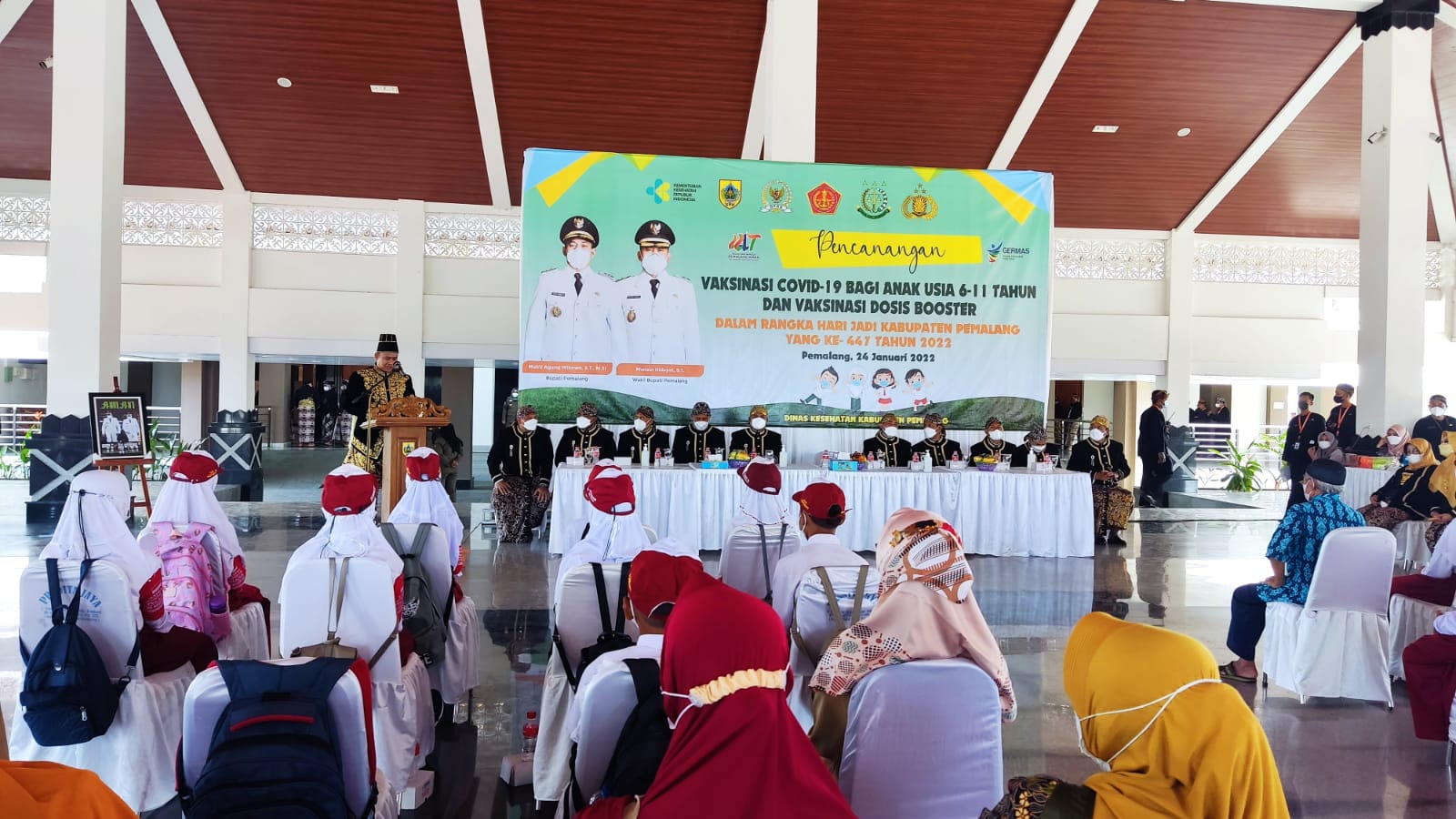 pencanangan vaksinasi anak dan booster di gedung DPRD
