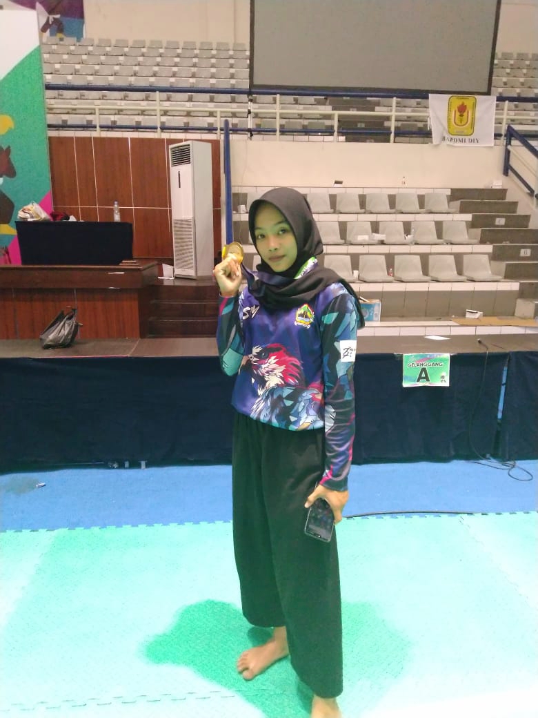 Tampak Safira Dwi Meilani