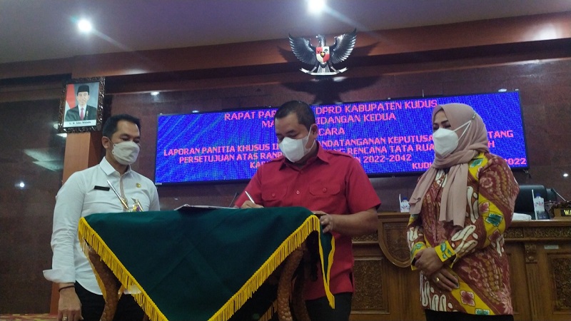 Ketua DPRD Kudus Masan bersama Bupati Kudus HM Hartopo
