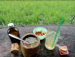 Unik, Soto Bumbong Berwadahkan Bambu