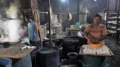 Produsen Tahu Keluhkan Lonjakan Harga Kedelai
