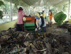 Olah Limbah Organik Hutan Kota Rajawali jadi Kompos