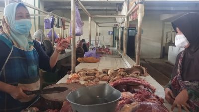 Pedagang Berharap Harga Daging Stabil