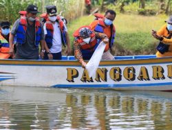 Bupati Pemalang Tebar 20.000 Benih Ikan Dalam Peringatan HPN 2022