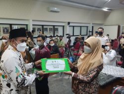 Salurkan Bantuan UMKM & Sosialisasi Program Lingkungan