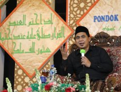 Gus Yasin Imbau Masyarakat tak Fanatik Ikuti Ajaran Agama