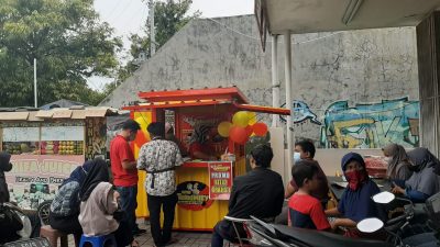 Promosi Sekaligus Amal, Niken Gratiskan Kebab di Hari Jumat
