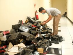 Bea Cukai Kudus Gagalkan Rencana Pengiriman Rokok Ilegal Melalui E-commerce