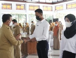 Lantik 61 Pejabat Fungsional & Serahkan SK 26 CPNS