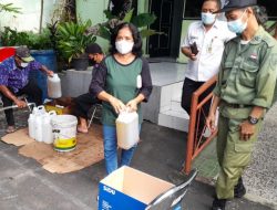 Gelontorkan Minyak Goreng Curah