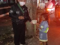 Gelar Aksi Sosial, Bagikan Nasi Bungkus