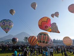 Festival Balon Udara Disaksikan Ribuan Penonton