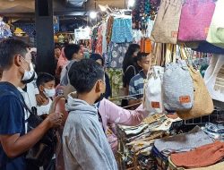 Libur Lebaran, Pertokoan Ramai Pembeli