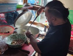 Buka dari Tahun 60 an, Bakso Pak Min Wajib Dicoba