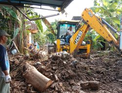 Tanggul Jebol, Puluhan Rumah Terdampak Banjir
