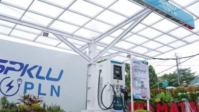 Bangun Puluhan Stasiun Pengisian Mobil Listrik