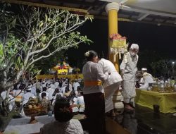 Perayaan Hari Raya Galungan di Pura Agung Giri Natha Berjalan Khidmat