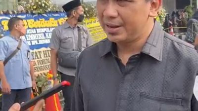 Taj Yasin Sampaikan Duka Mendalam ke Ridwan Kamil