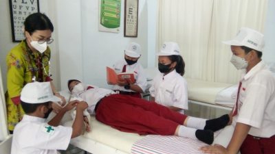 Bentuk Karakter lewat Dokter Kecil