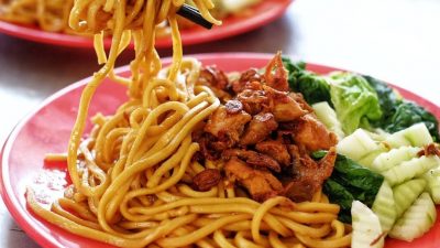 Pelopor Mie Ayam Goreng, Hingga Tuduhan Pesugihan