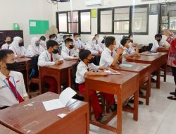 Tumbuhkan Pendidikan Karakter dengan Bakti Sosial