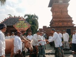 Barengkan Kirab dengan Buka Luwur