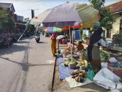 Setelah Ditertibkan, PKL Tetap Bertahan di Pasar Genuk
