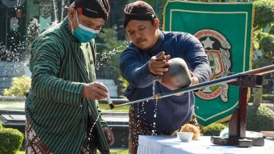 Kirab Pusaka Tandai Jamasan Tombak Kyai Wijaya Mukti