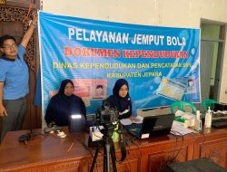 Warga Lansia Mendapat E-KTP Gratis