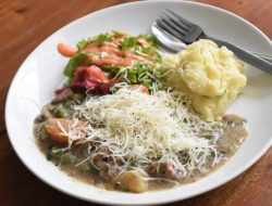 Sajikan Menu Barat Dengan Harga Merakyat