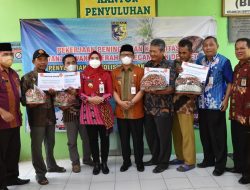 Bupati Demak Beri Bantuan Bibit Bawang Merah bagi Petani