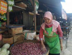 Warga Khawatir Harga Sembako Ikut Naik