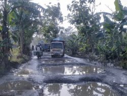 Kendaraan Tambang Perparah Kerusakan Jalan