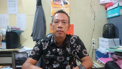 Warga Keluhkan Jalan Rusak Lewat LaporBup