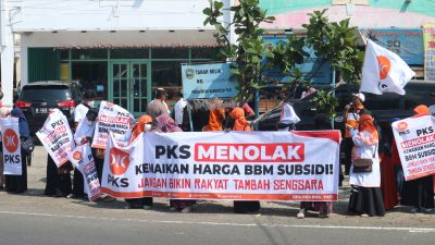 Kader PKS Turun ke Jalan Tolak Kenaikan BBM